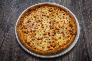 Prosciutto pizza