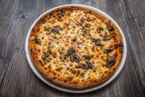 Pizza prosciutto e Funghi pizza