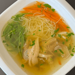 Tanyasi aranysárga tyúkhúsleves