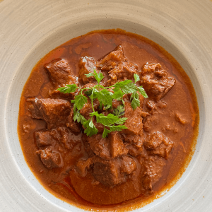 Magyaros szürkemarha pörkölt